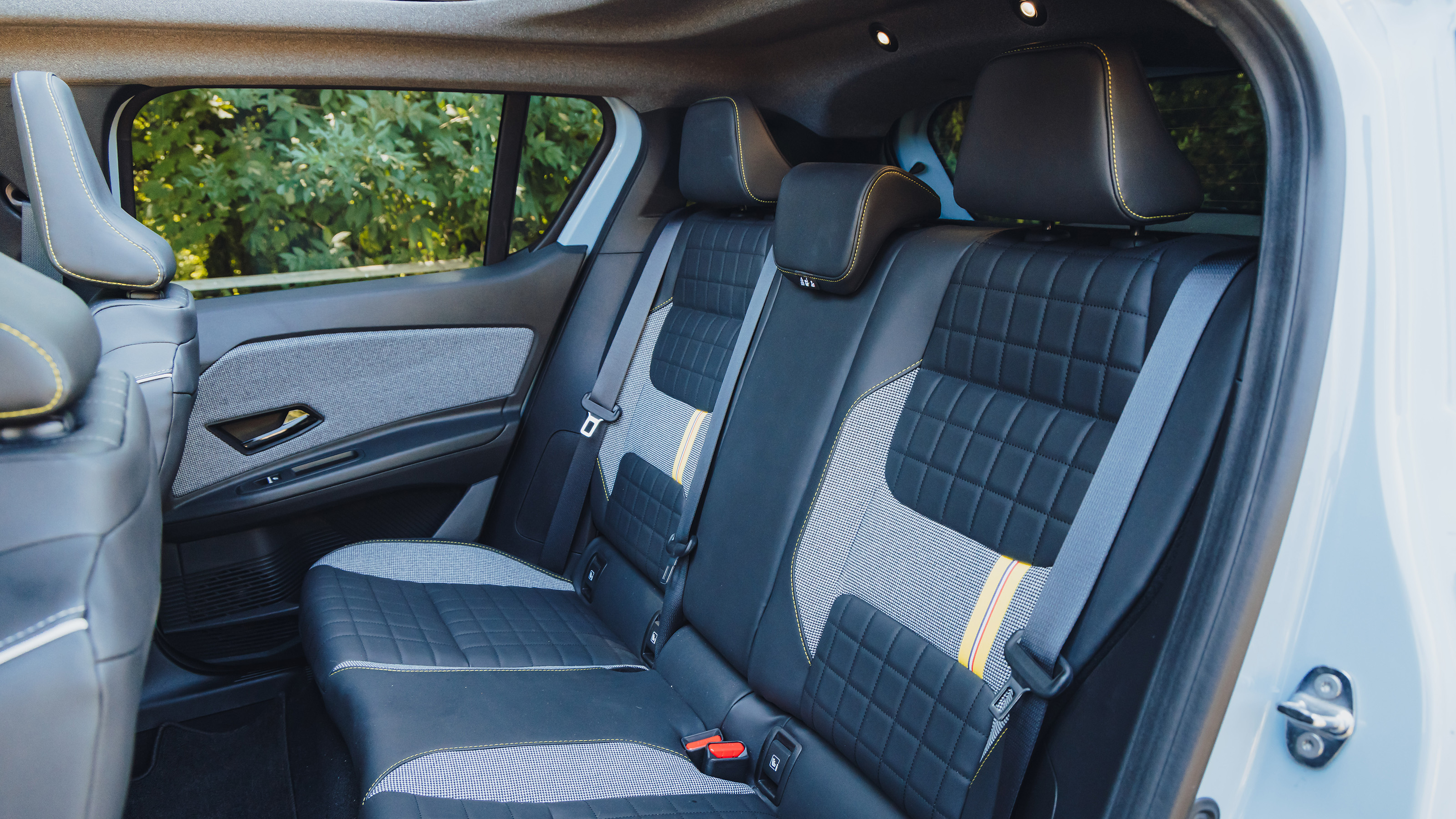 Renault 4 Plein Sud UK - rear seats 