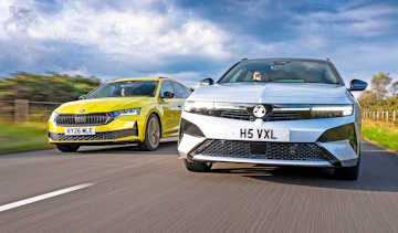 Skoda Octavia Estate vs Vauxhall Astra Sports Tourer - front tracking