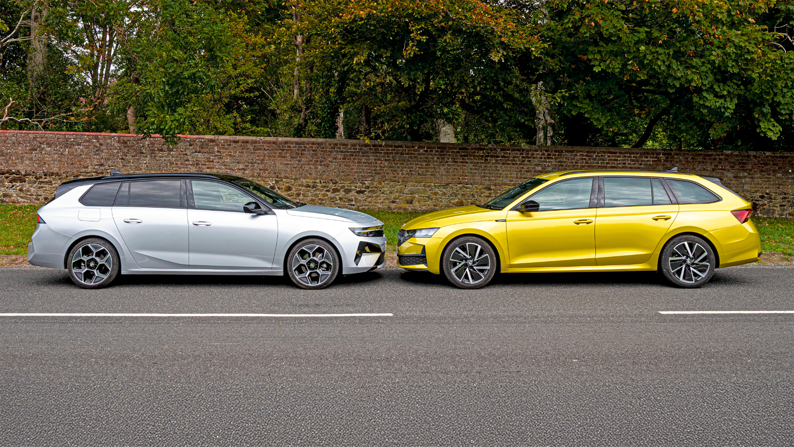 Skoda Octavia Estate vs Vauxhall Astra Sports Tourer - head-to-head