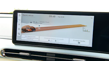 Used Genesis GV60 - screen