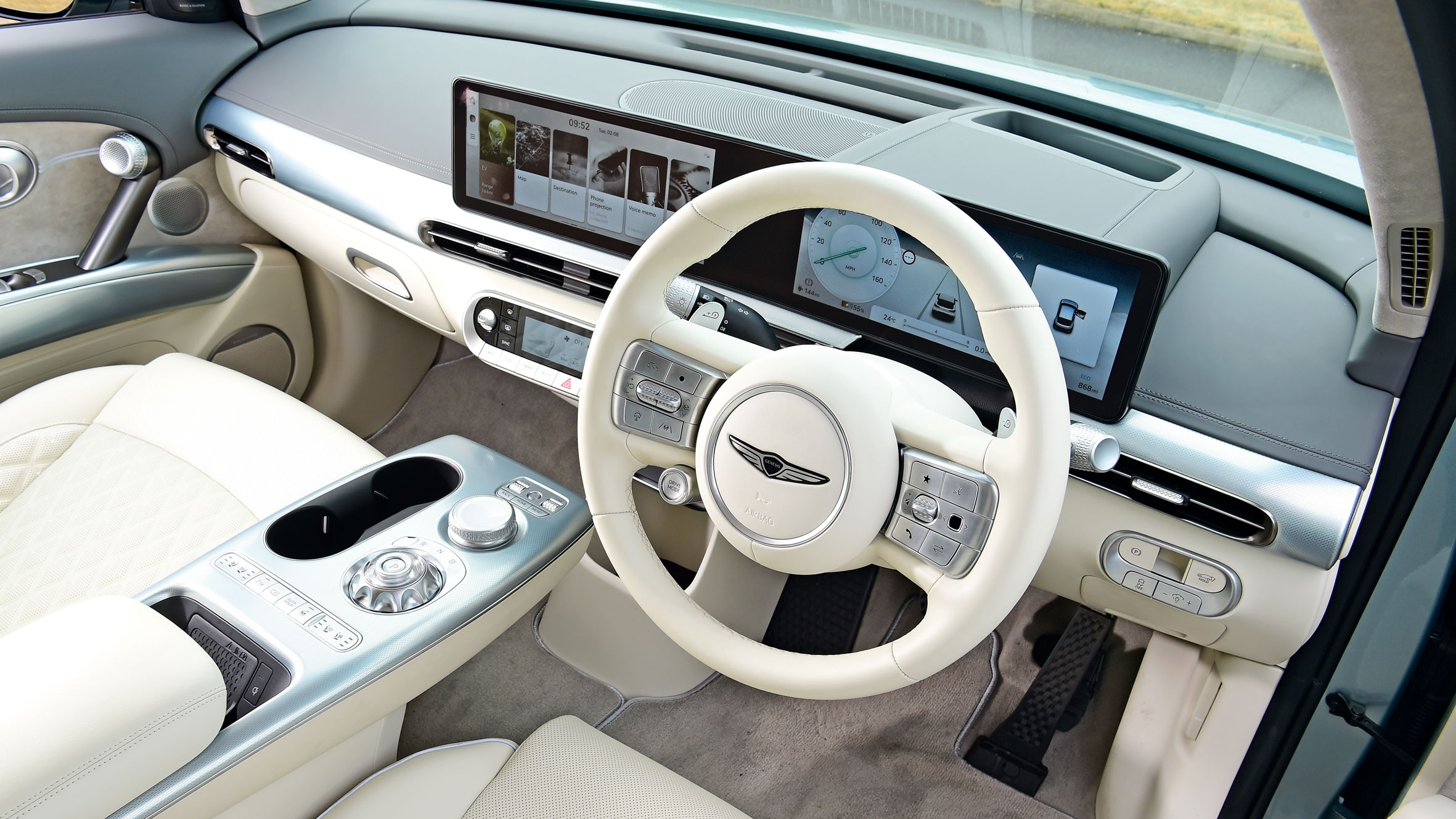 Used Genesis GV60 - dash