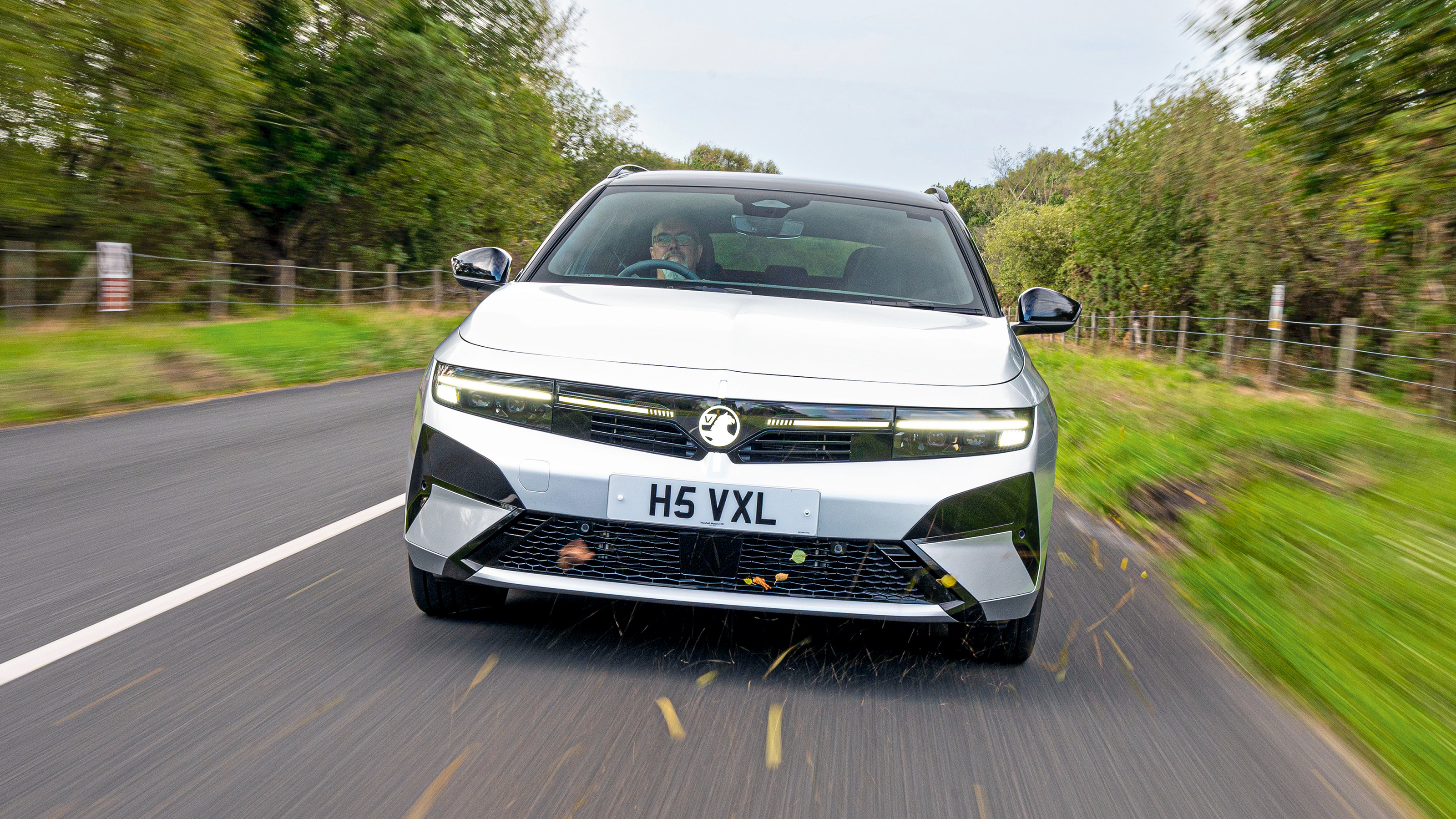 Vauxhall Astra Sports Tourer - front end