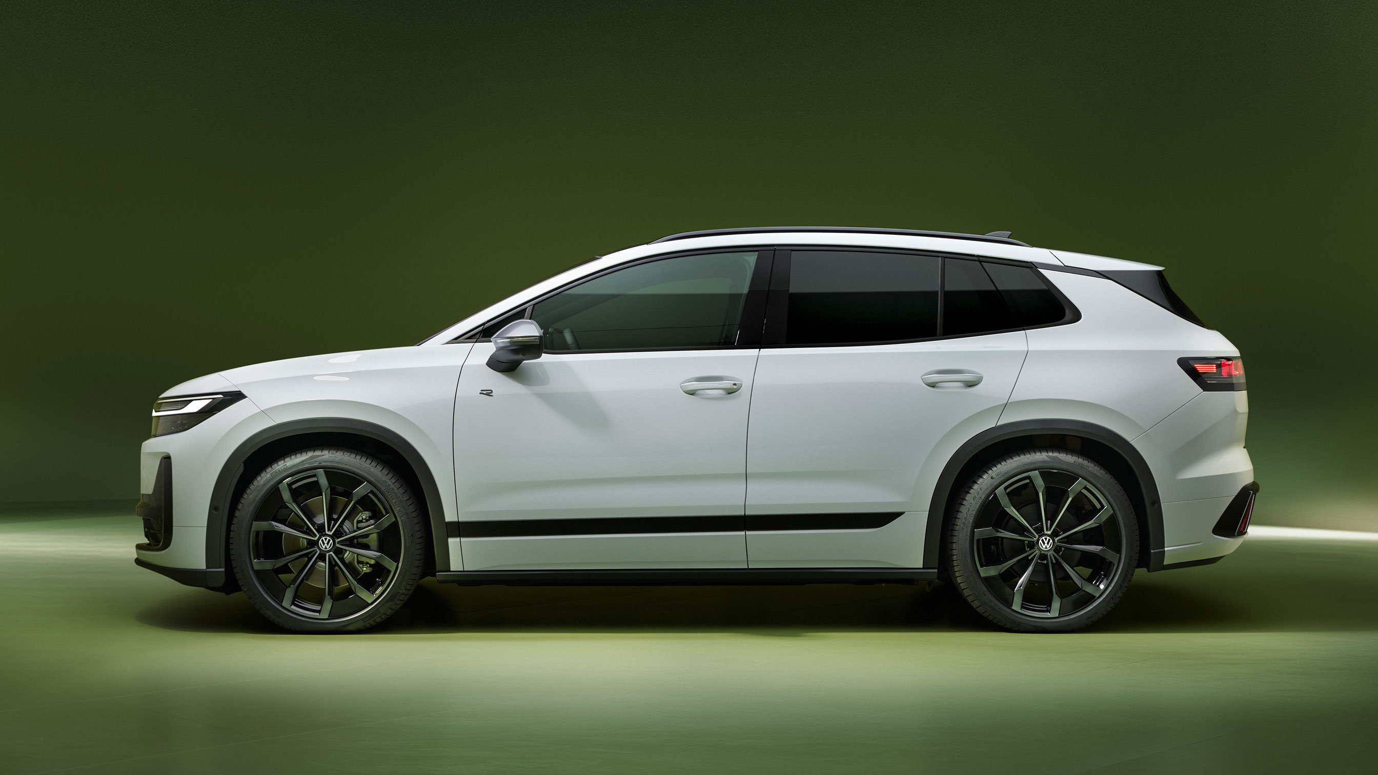 New Volkswagen ID. Tiguan - white side