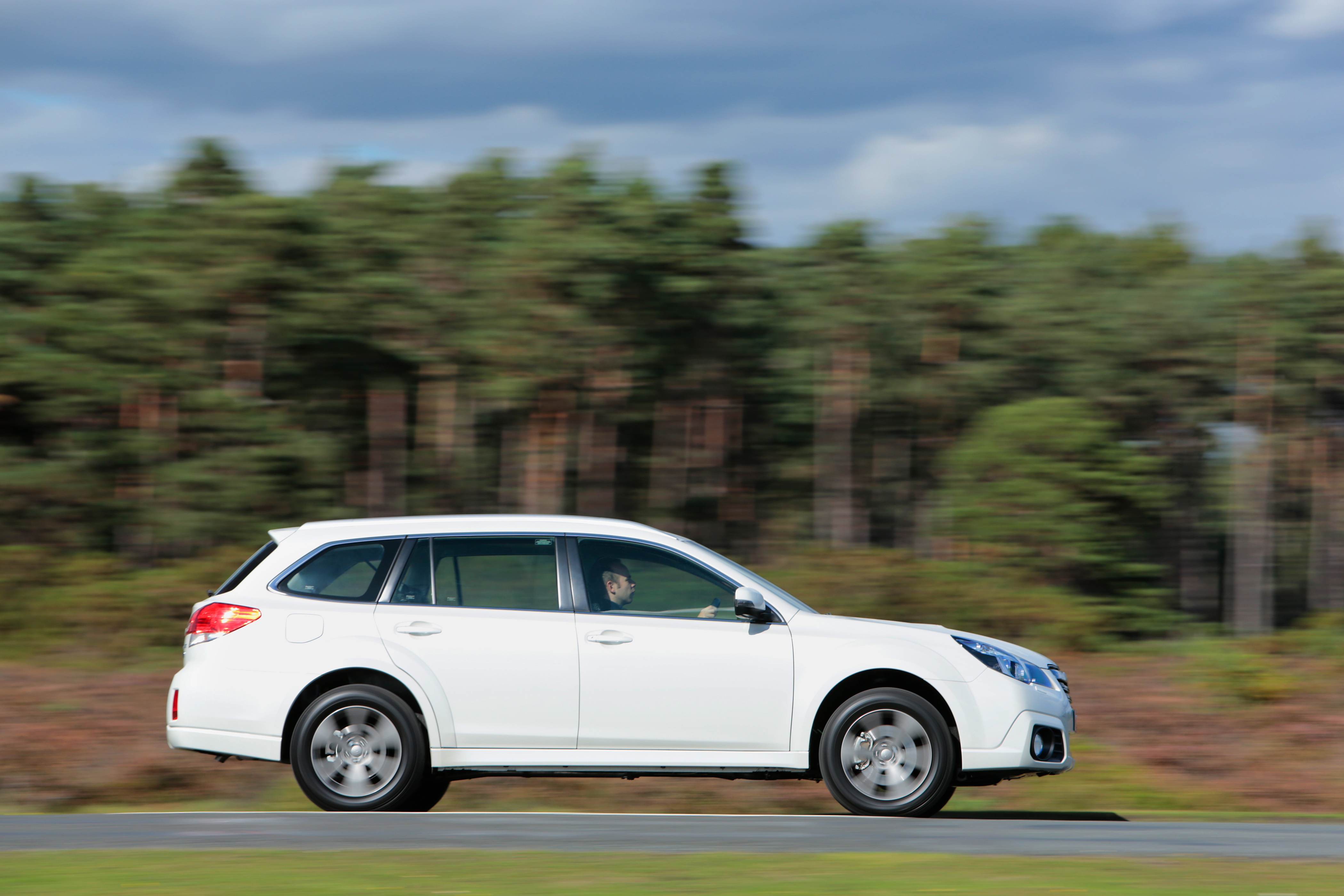 Subaru Outback panning 