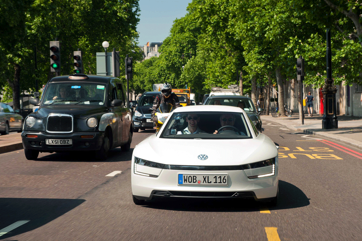 Volkswagen XL1 front view