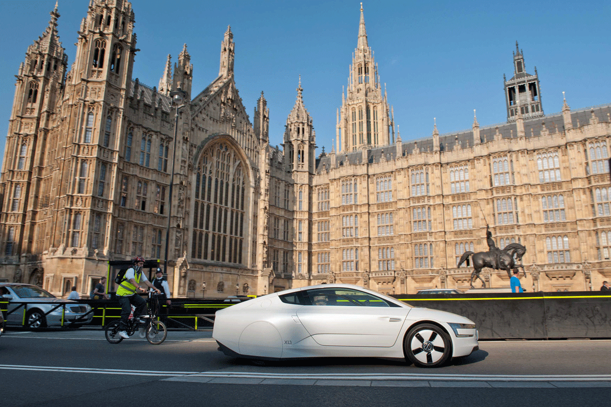 Volkswagen XL1 side view