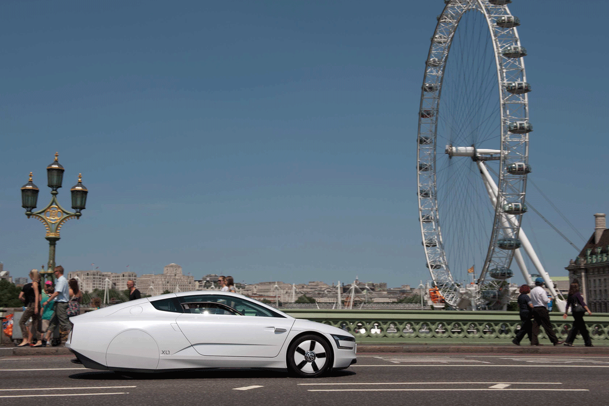 Volkswagen XL1 on the move