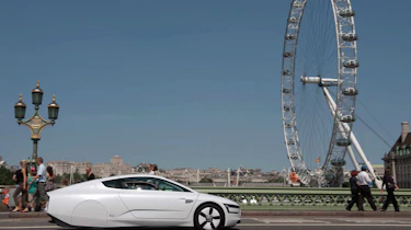 Volkswagen XL1 on the move