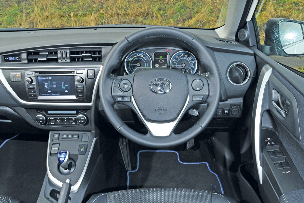 Toyota Auris Hybrid interior