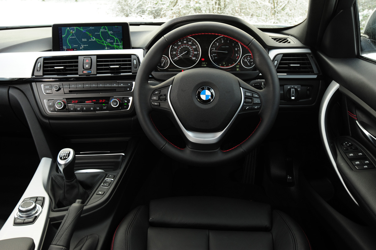 BMW 320i xDrive interior