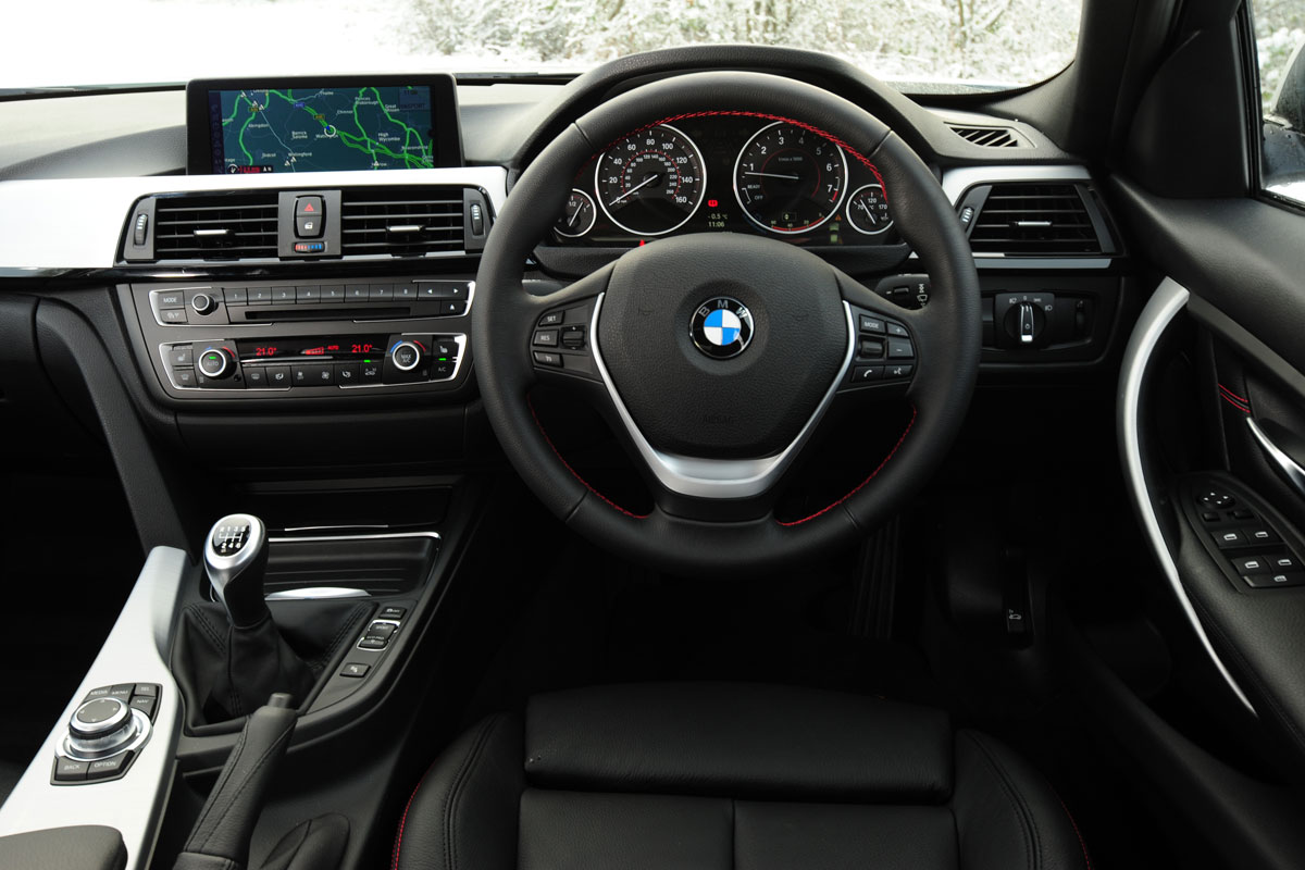 BMW 320i xDrive interior