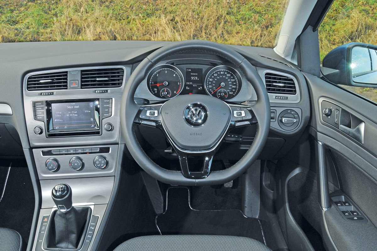 Volkswagen Golf 1.6 TDI SE interior