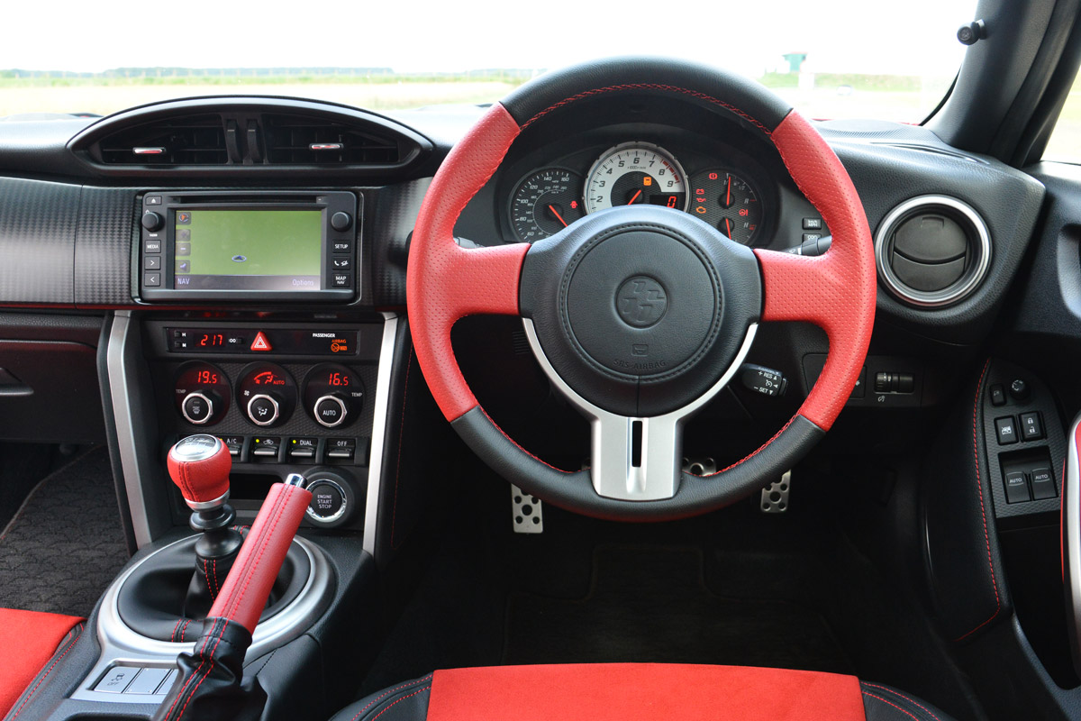 Toyota GT 86 interior