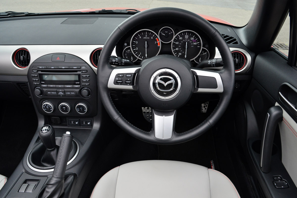 Mazda MX-5 Kuro interior