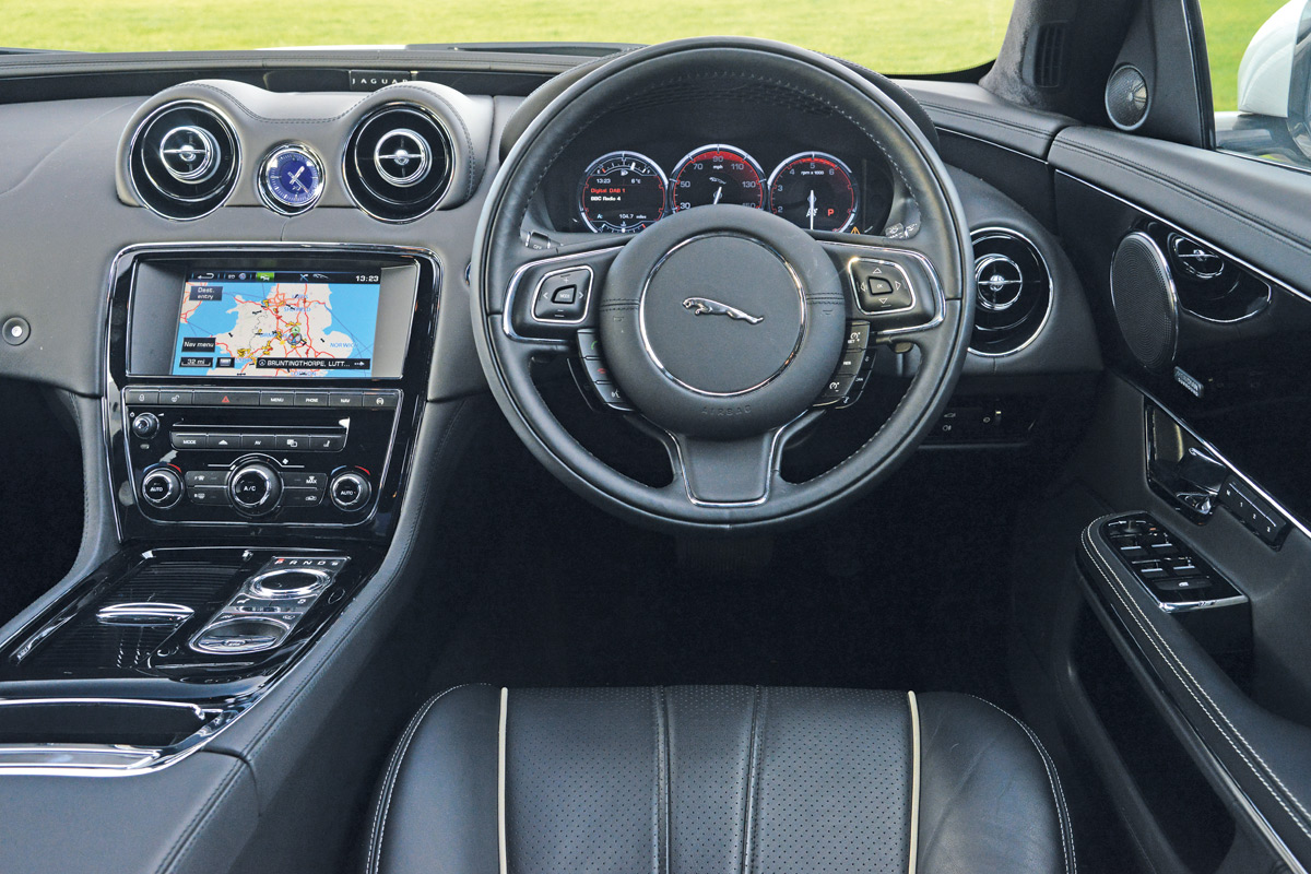 Jaguar XJ L interior