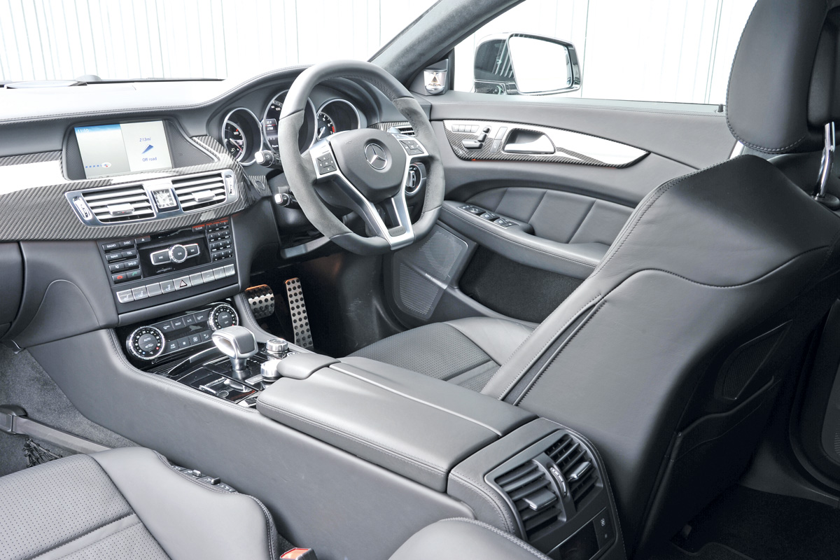 Mercedes CLS 63 AMG Shooting Brake interior