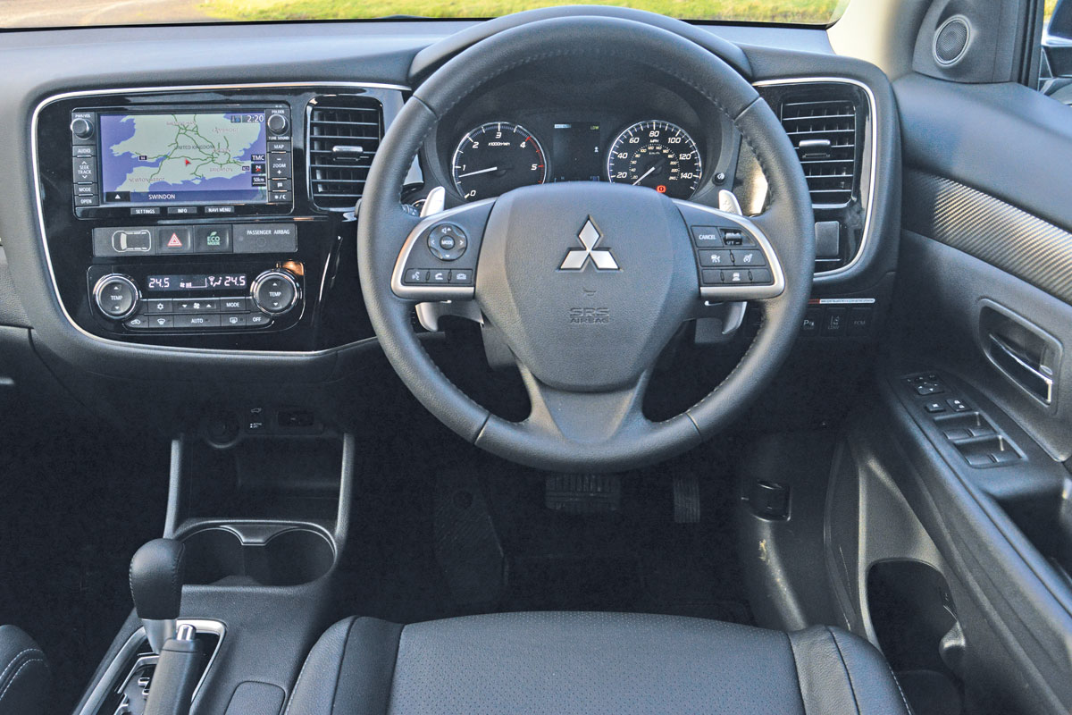 Mitsubishi Outlander interior