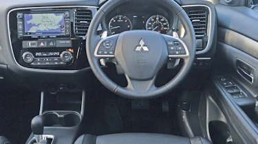 Mitsubishi Outlander interior