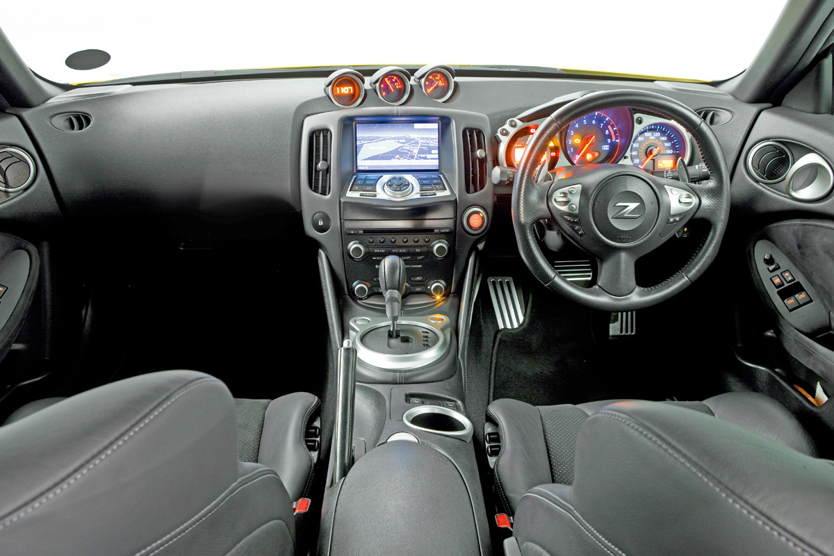 Nissan 370Z interior
