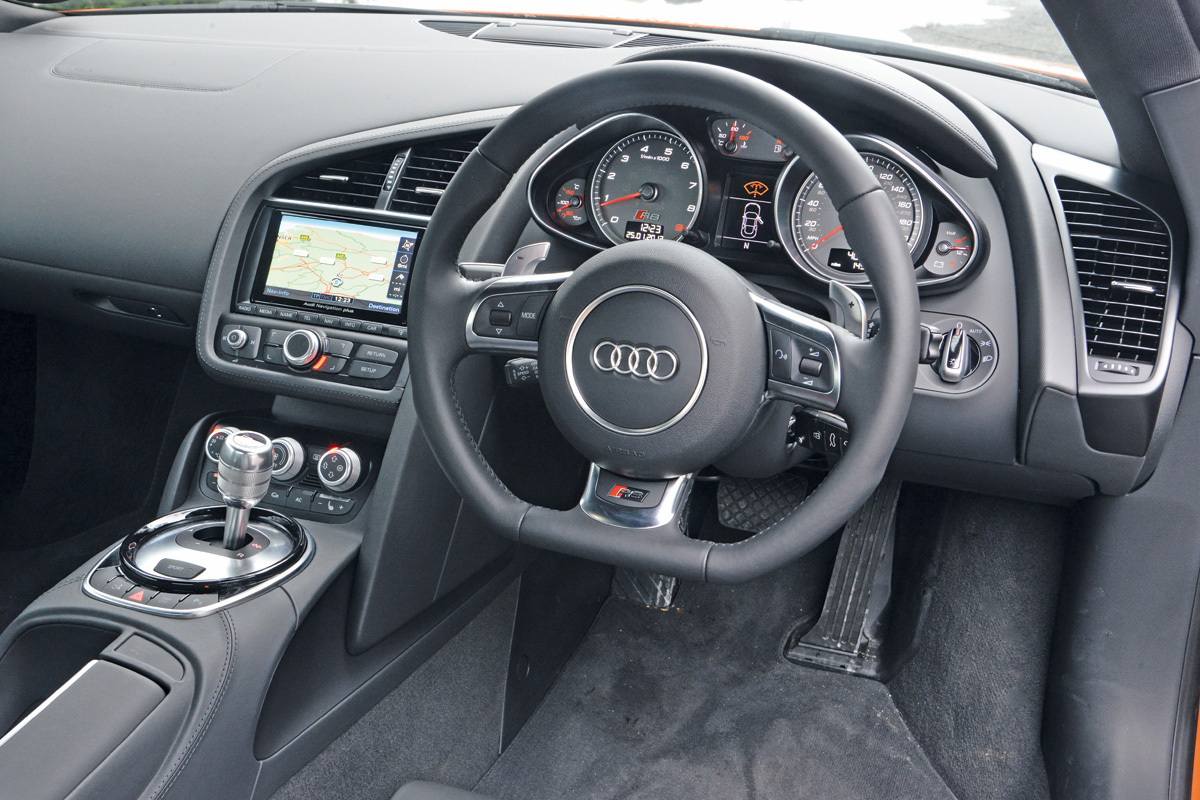 Audi R8 V8 Coupe interior
