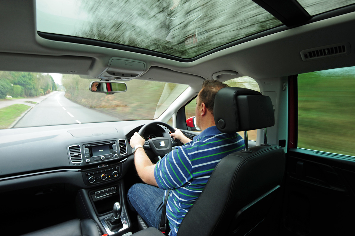 SEAT Alhambra interior driving