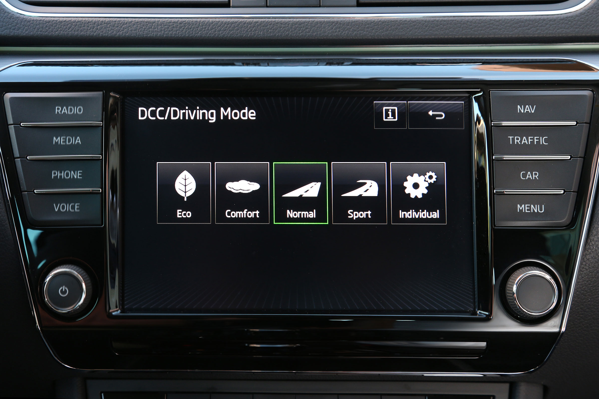 Skoda Superb - interior detail