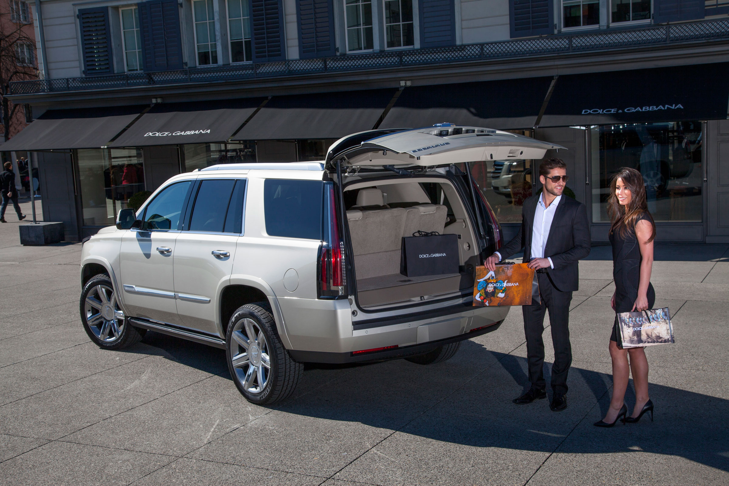 Cadillac Escalade 2015 - rear boot open