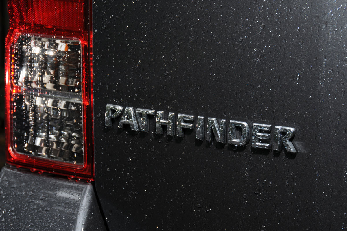 Nissan Pathfinder badge