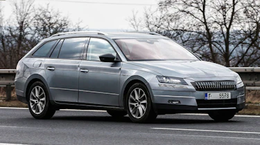 Skoda Superb Combi 2015 spyshots front side