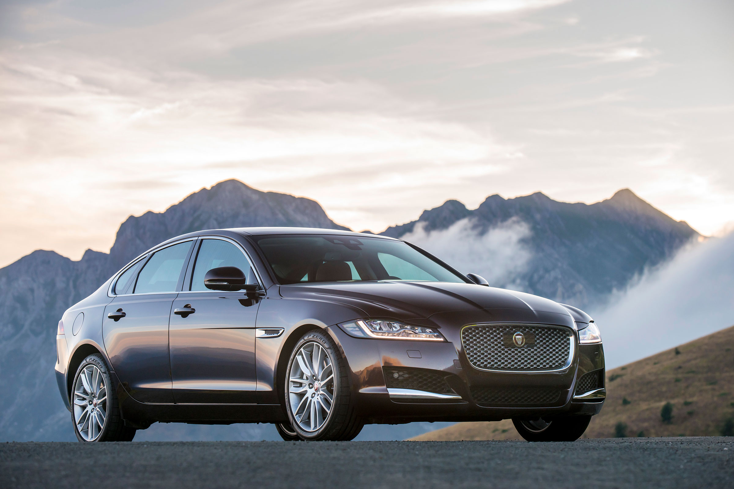 Jaguar XF Portfolio - front static