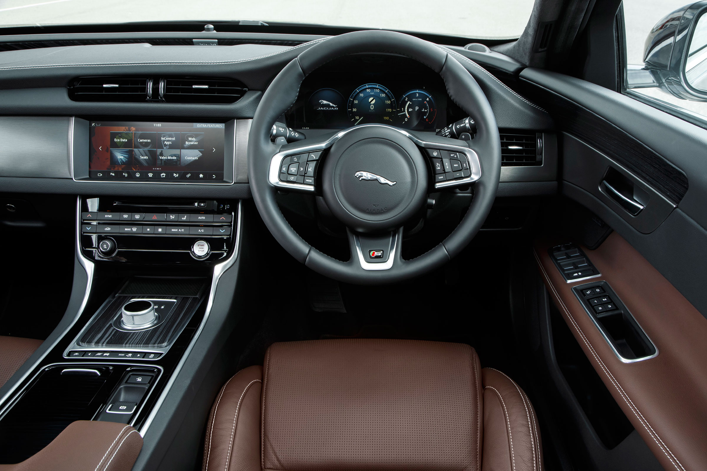 Jaguar XF Portfolio - interior