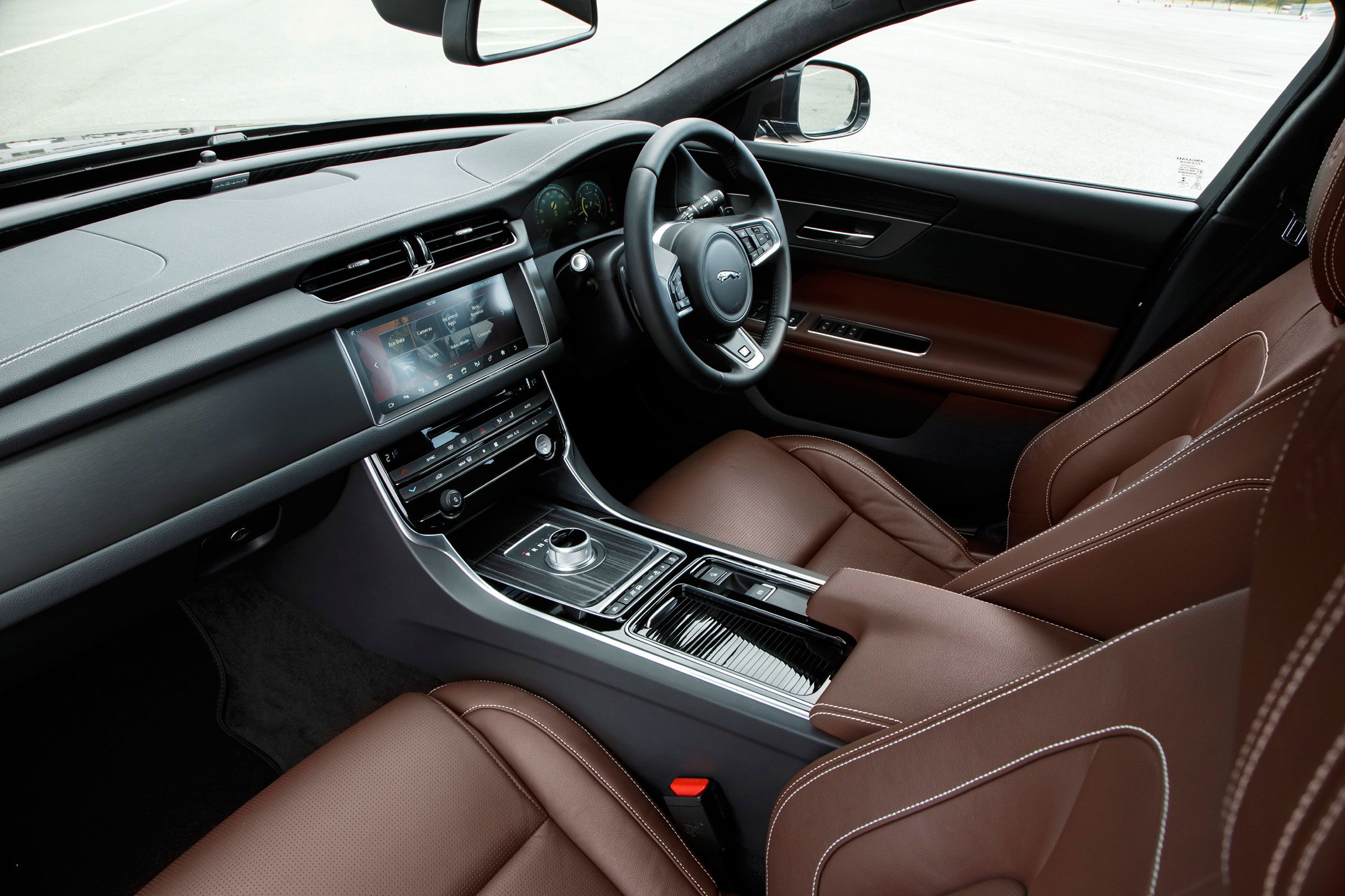 Jaguar XF Portfolio - cabin