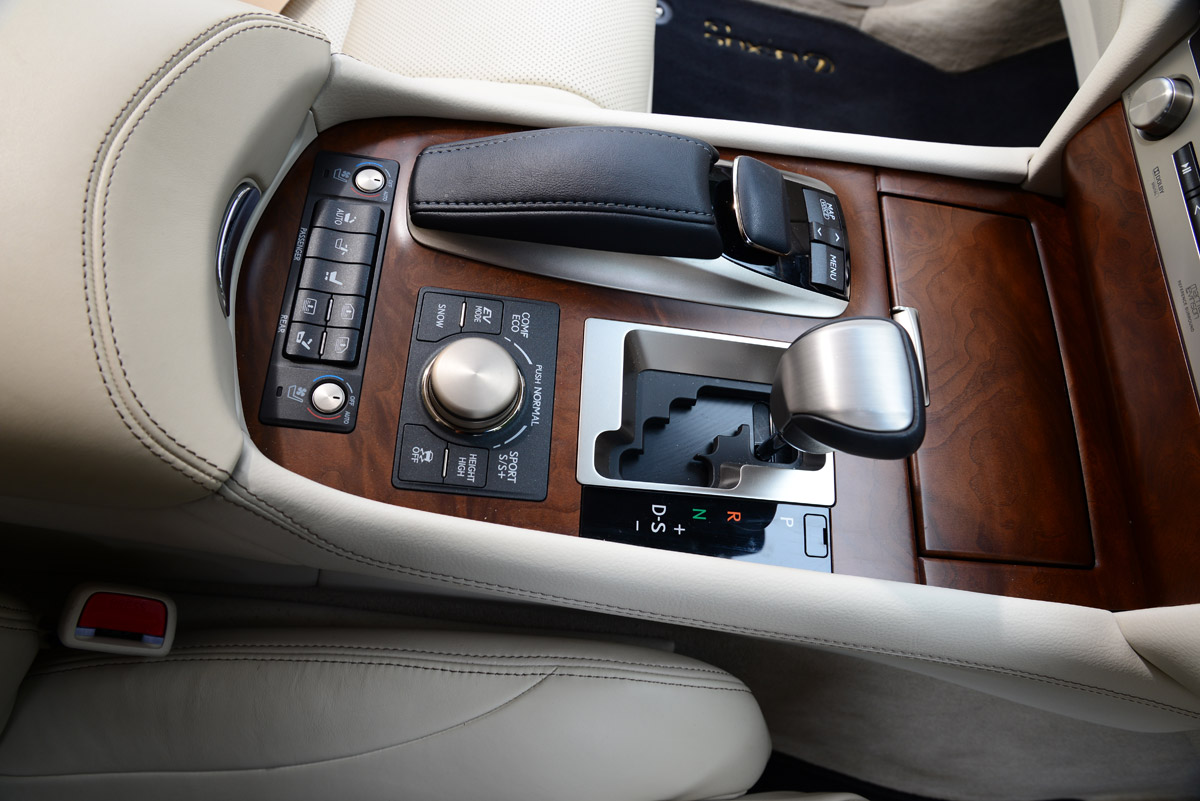 Lexus LS 600h interior