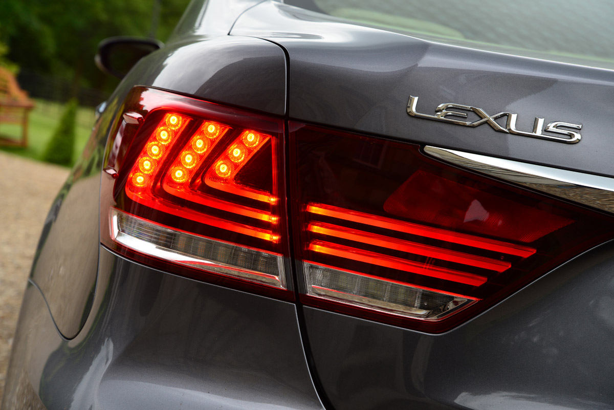 Lexus LS 600h badge