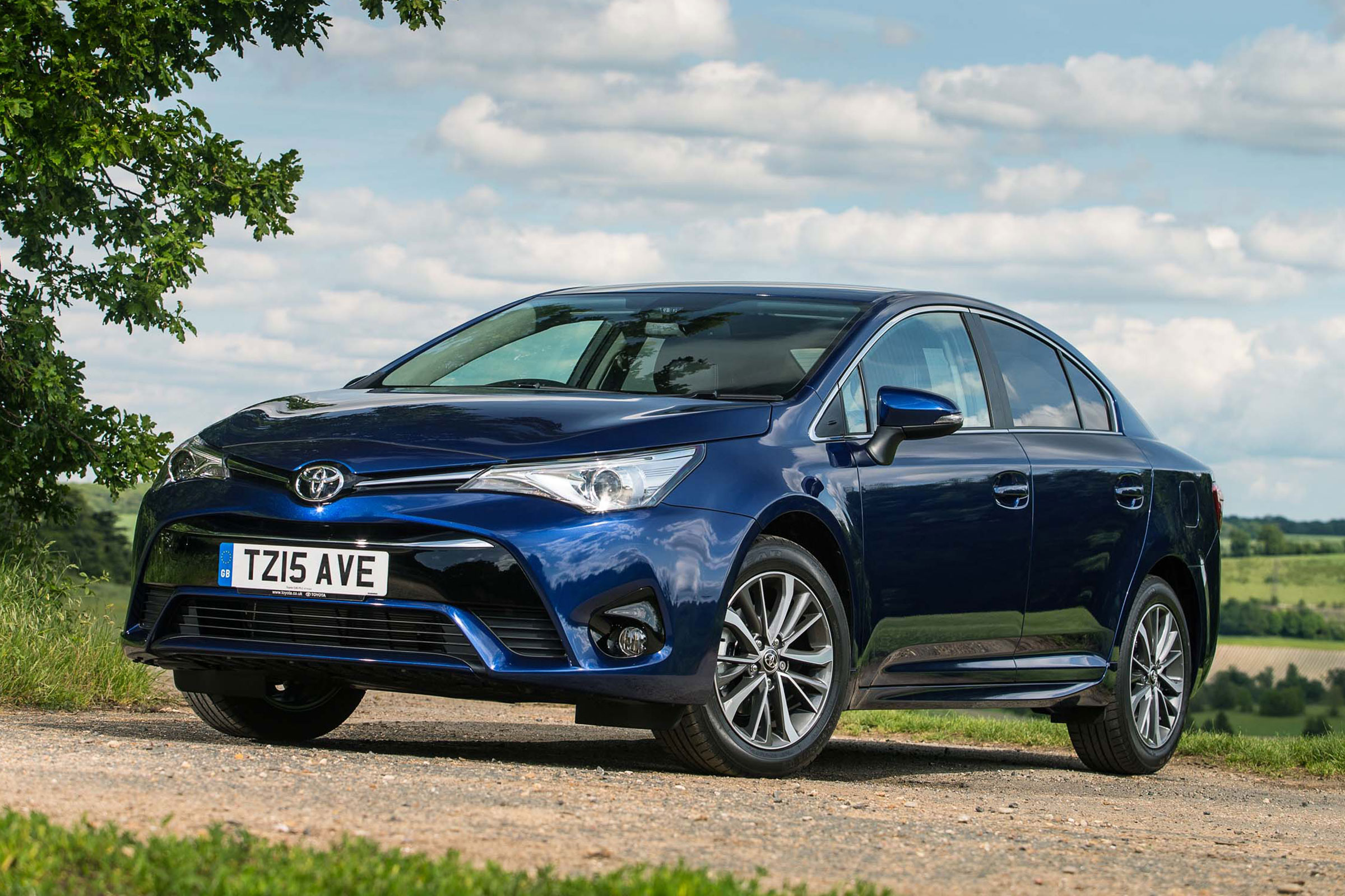 Toyota Avensis - front static