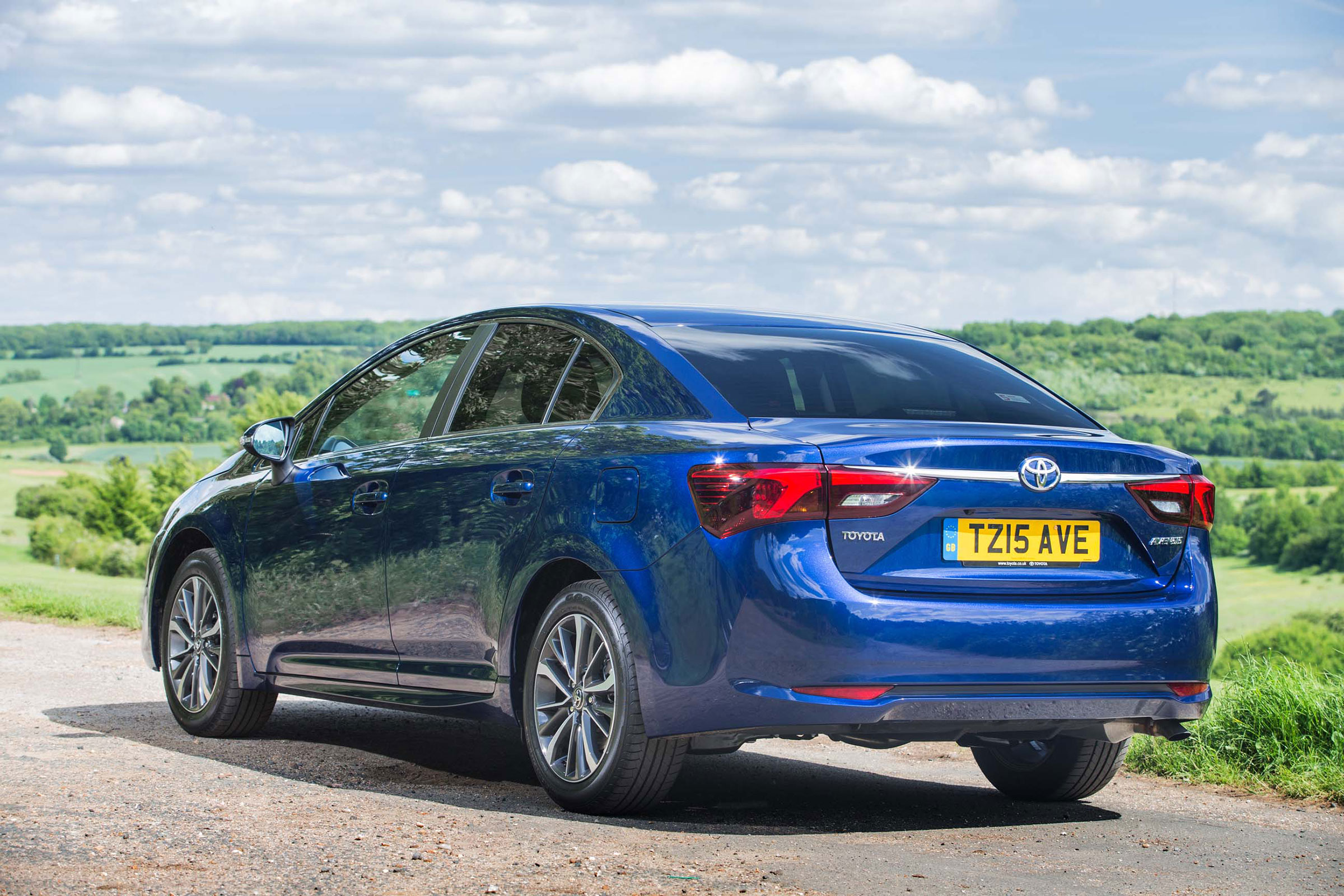 Toyota Avensis - rear static