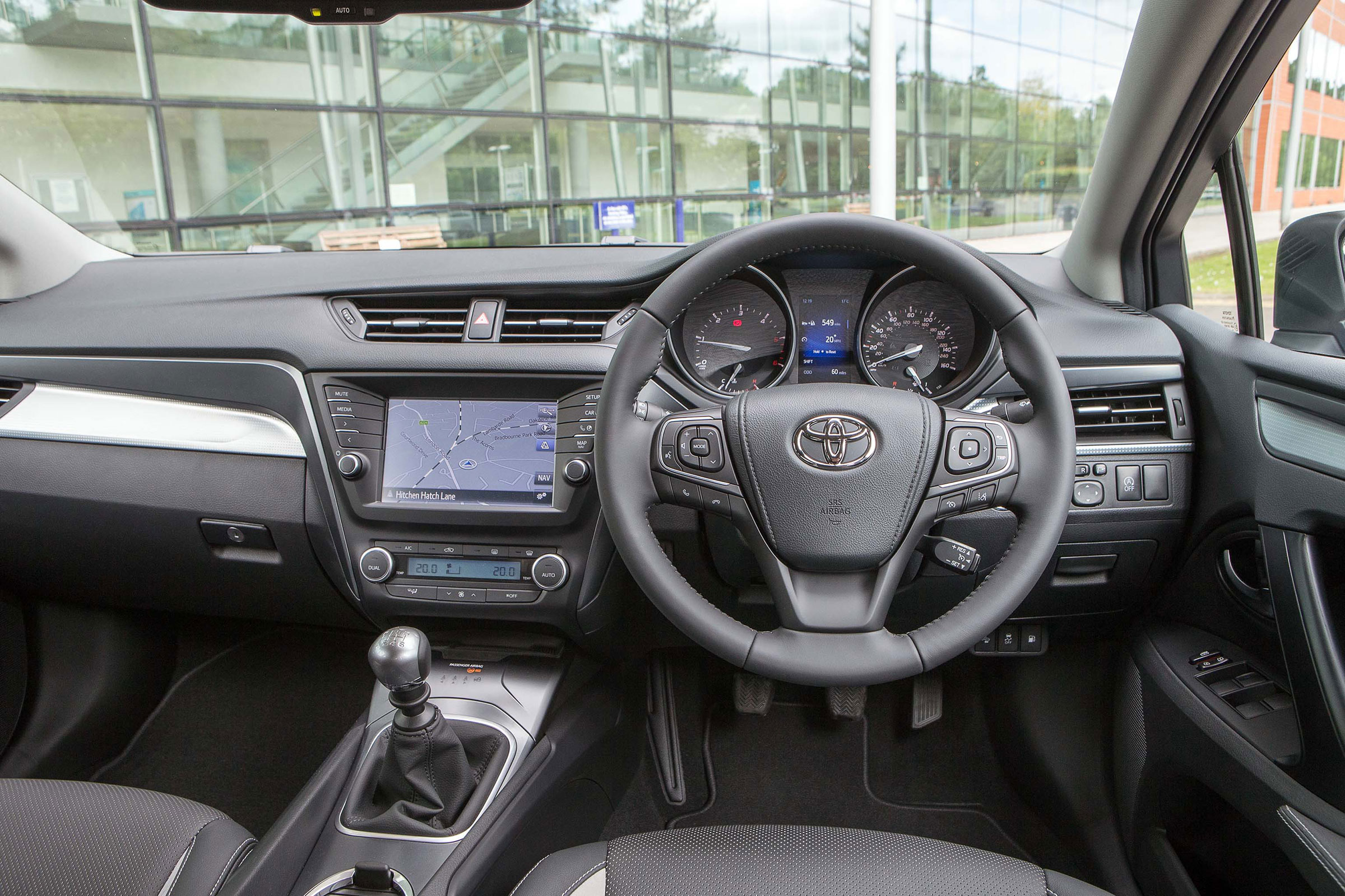 Toyota Avensis - interior