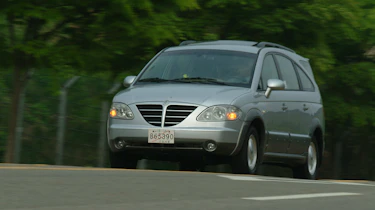 Top 10 worst cars - SsangYong Rodius front tracking