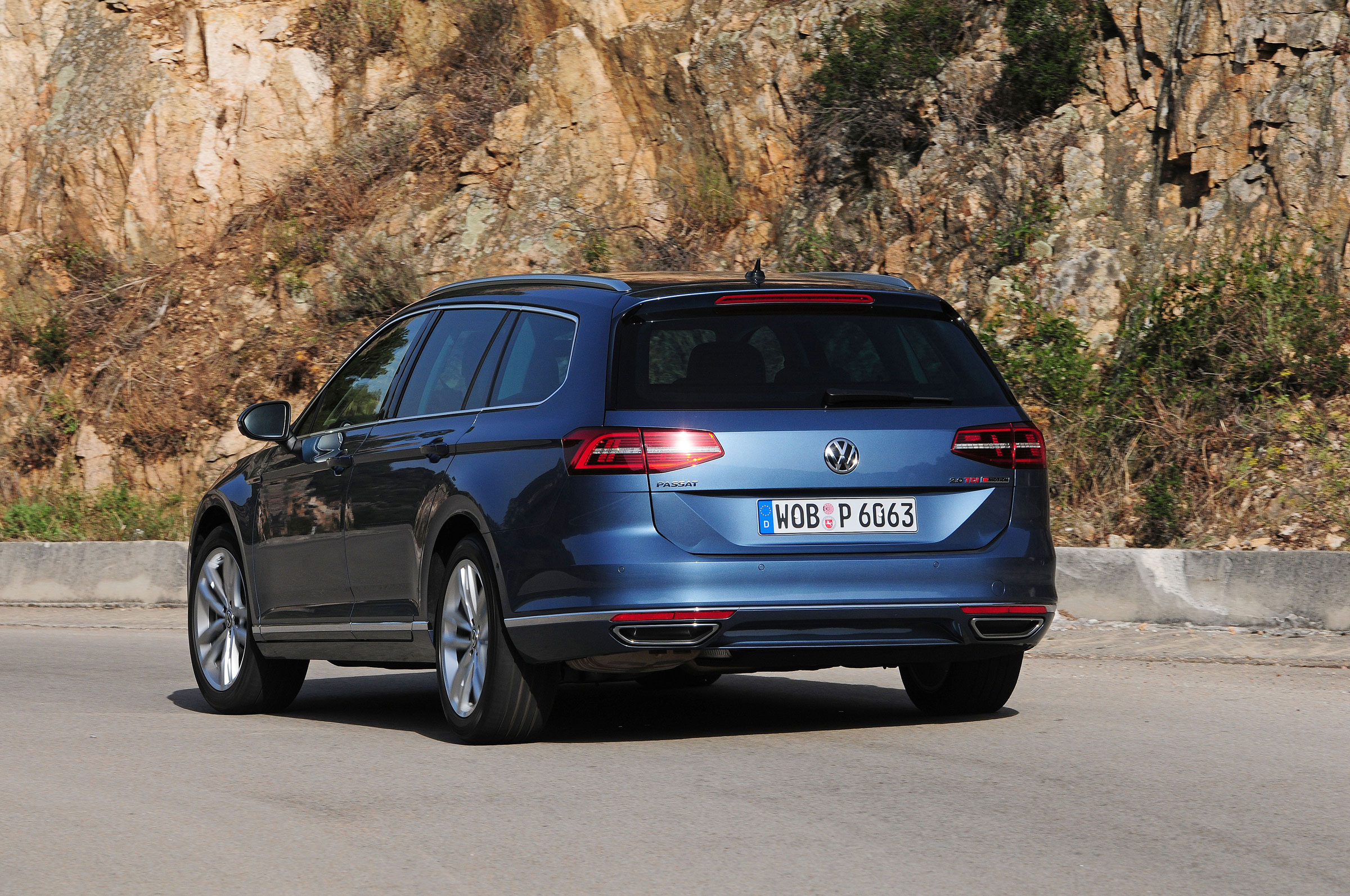Volkswagen Passat Estate rear cornering
