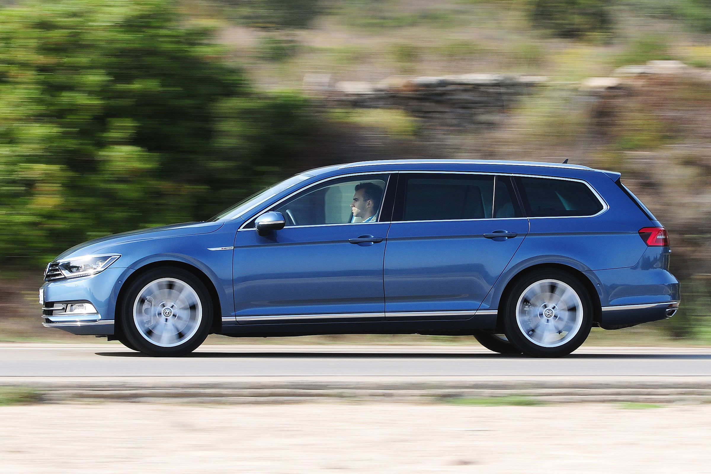 Volkswagen Passat Estate panning