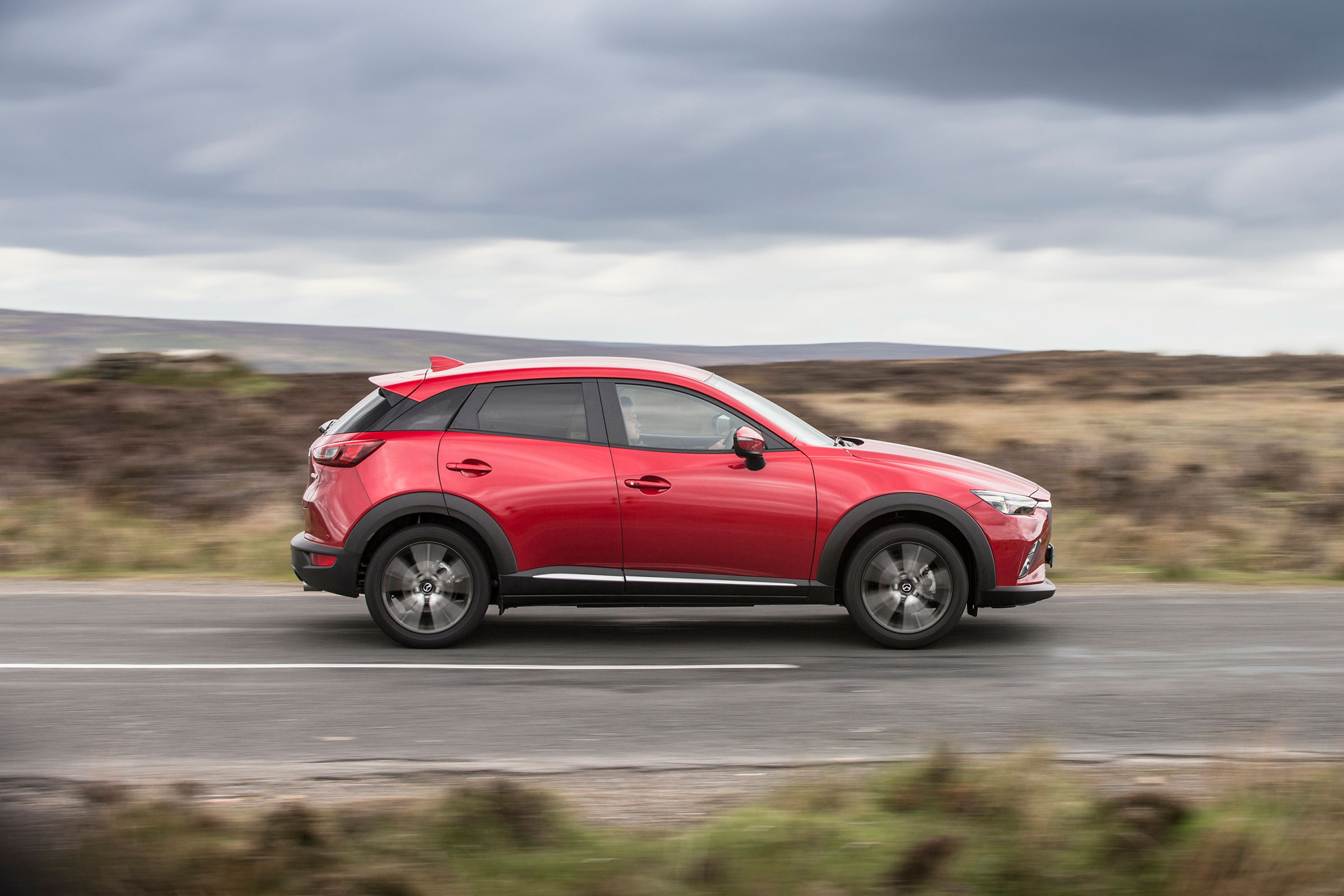 Mazda CX-3 - side action