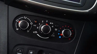 Dacia Sandero - heating controls