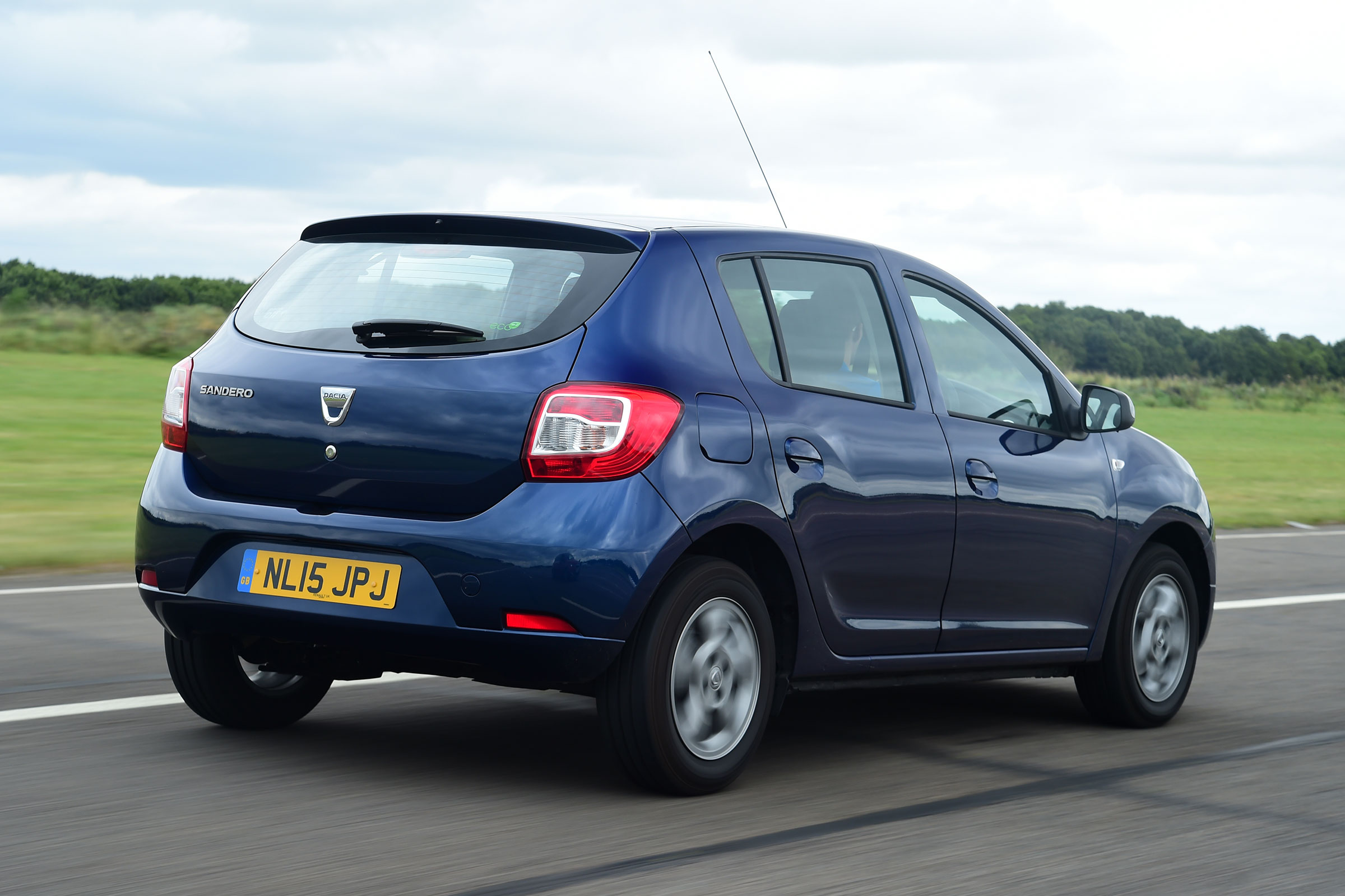 Dacia Sandero - rear tacking