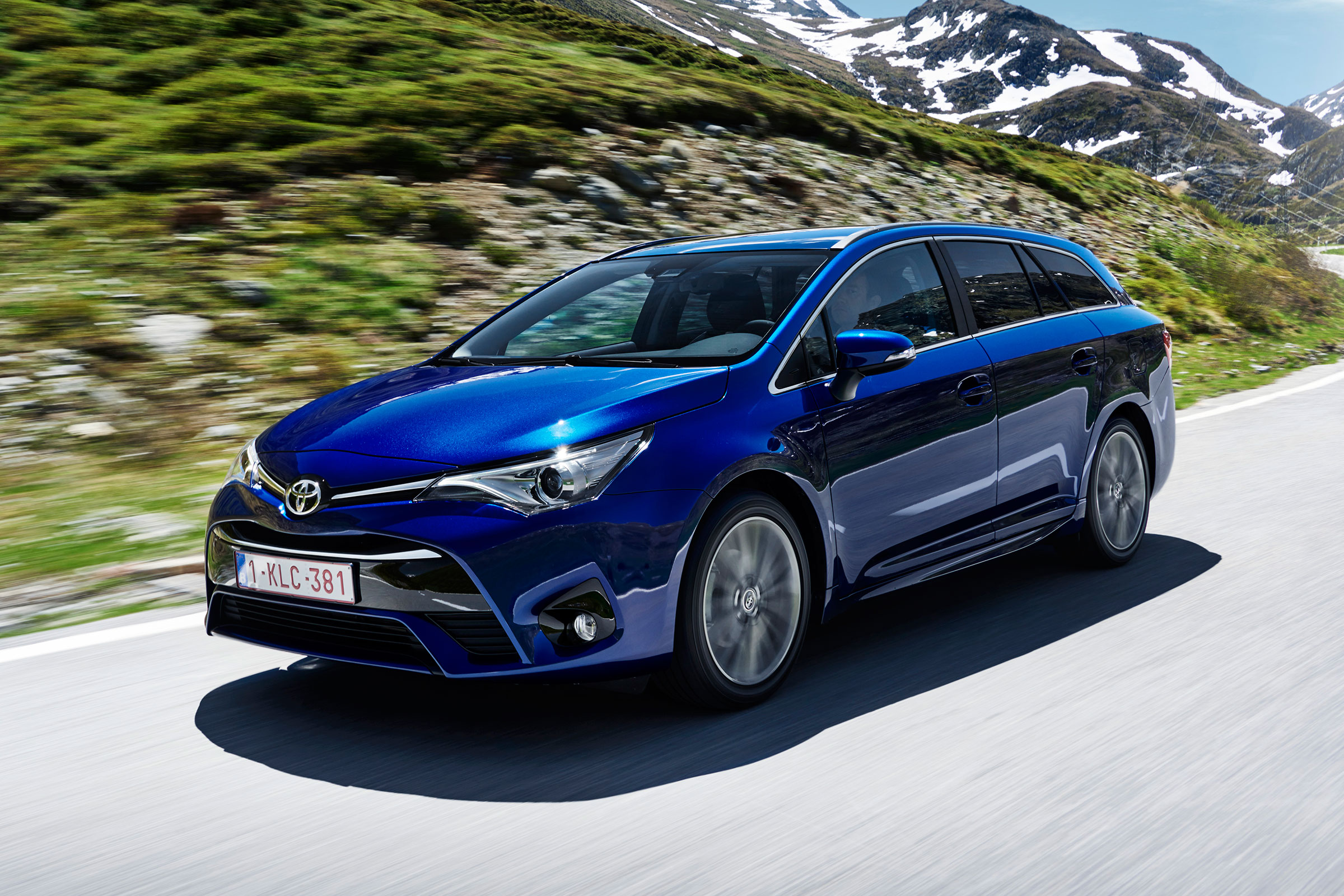 Toyota Avensis Touring Sports - driving