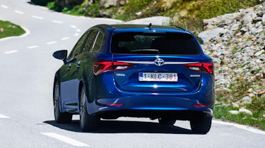 Toyota Avensis Touring Sports - rear action