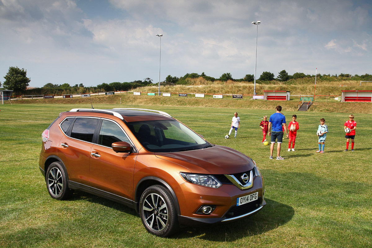 Nissan X-Trail static