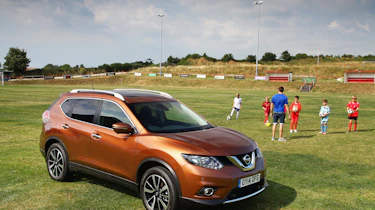 Nissan X-Trail static