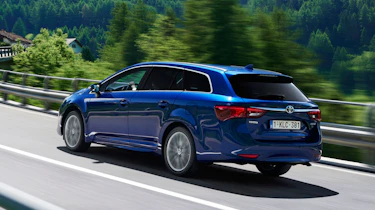 Toyota Avensis Touring Sports - rear driving