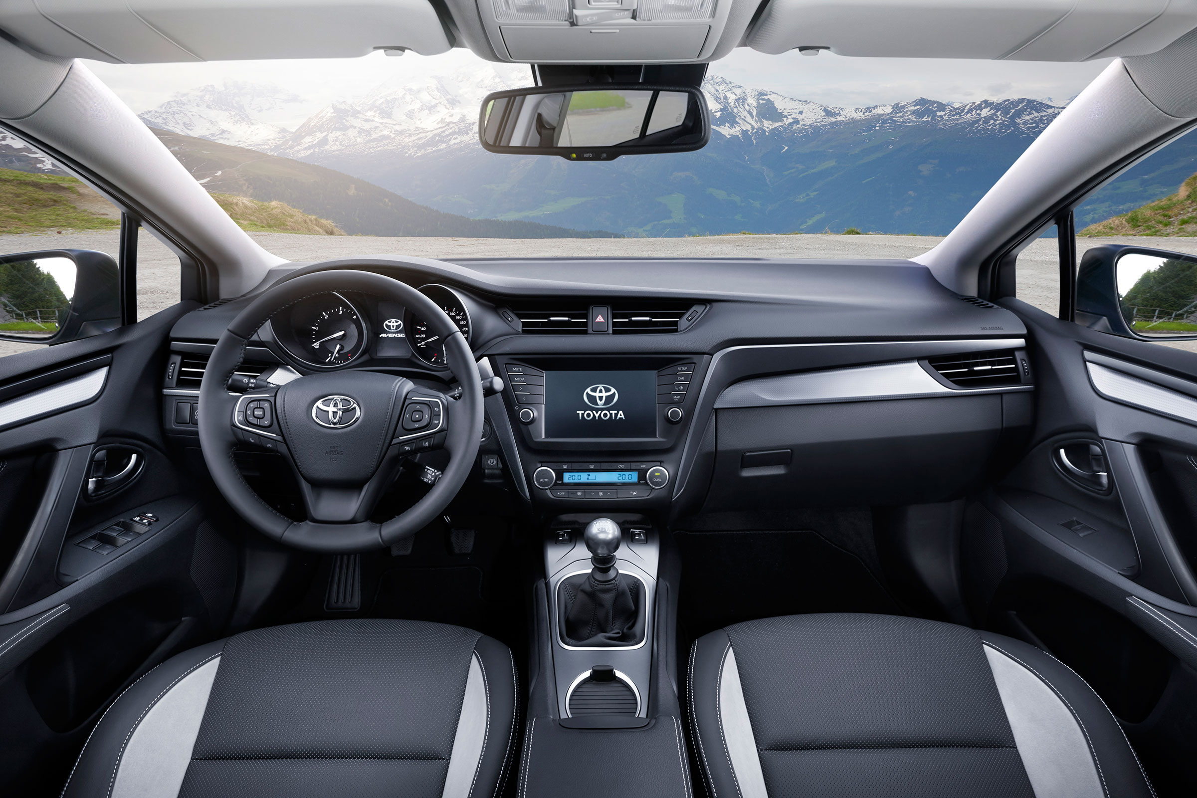Toyota Avensis Touring Sports - interior