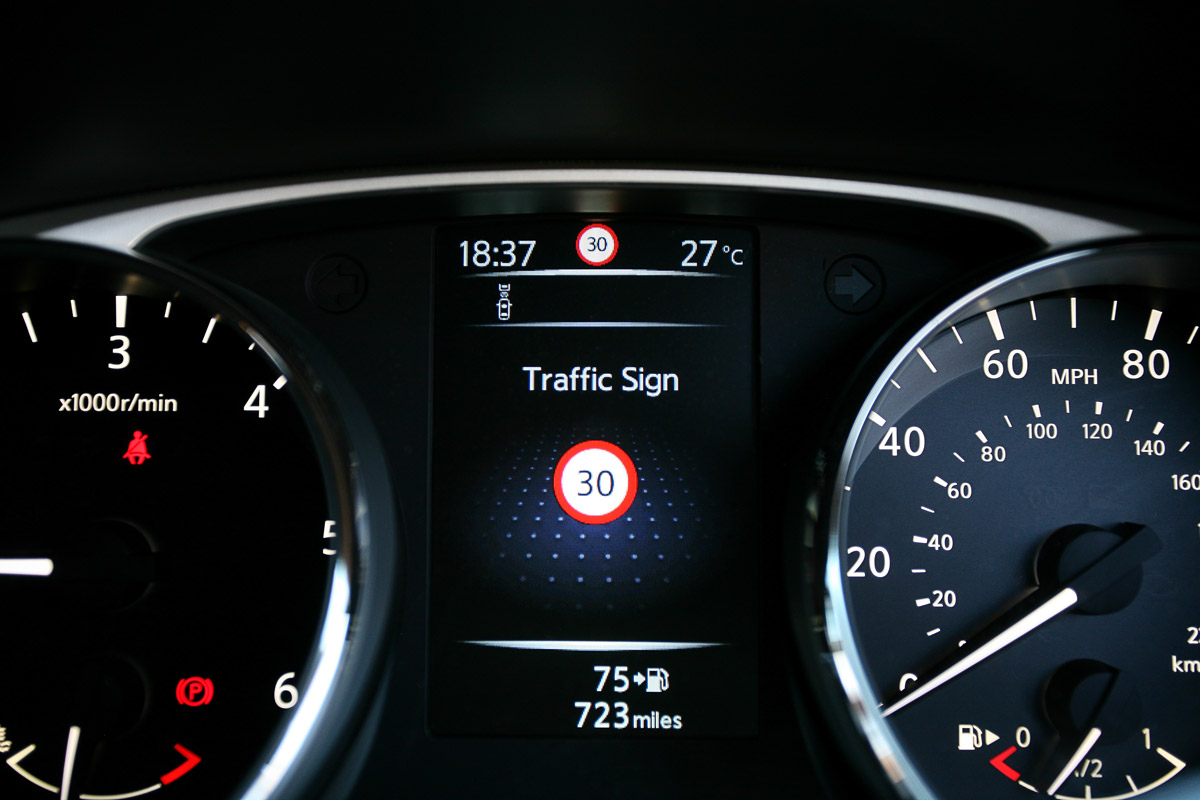 Nissan X-Trail dials